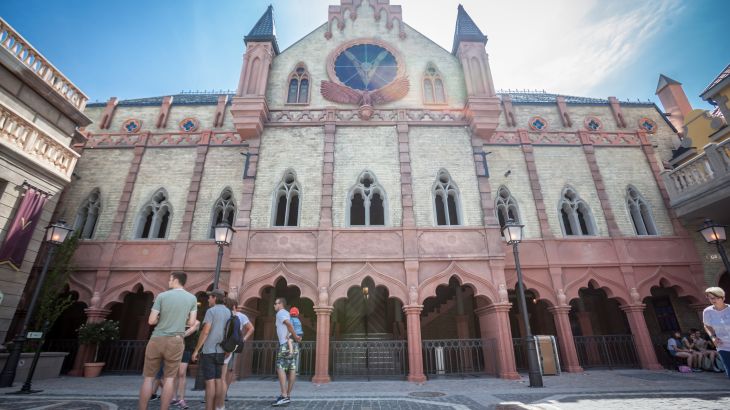The impressive façade of Voletarium by day, with its many ornaments and architectural details.